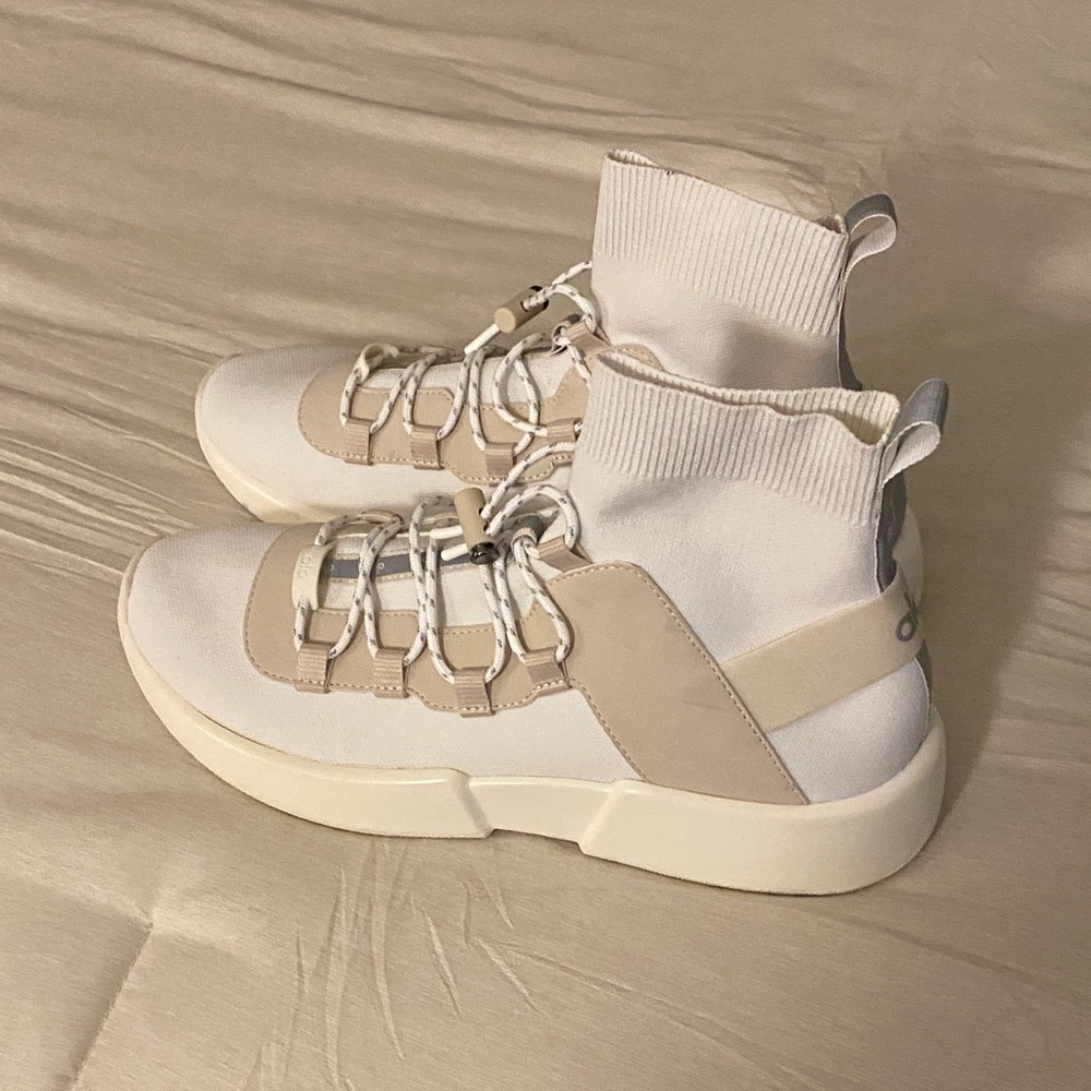 ALO Yoga White and Cream Sneakers